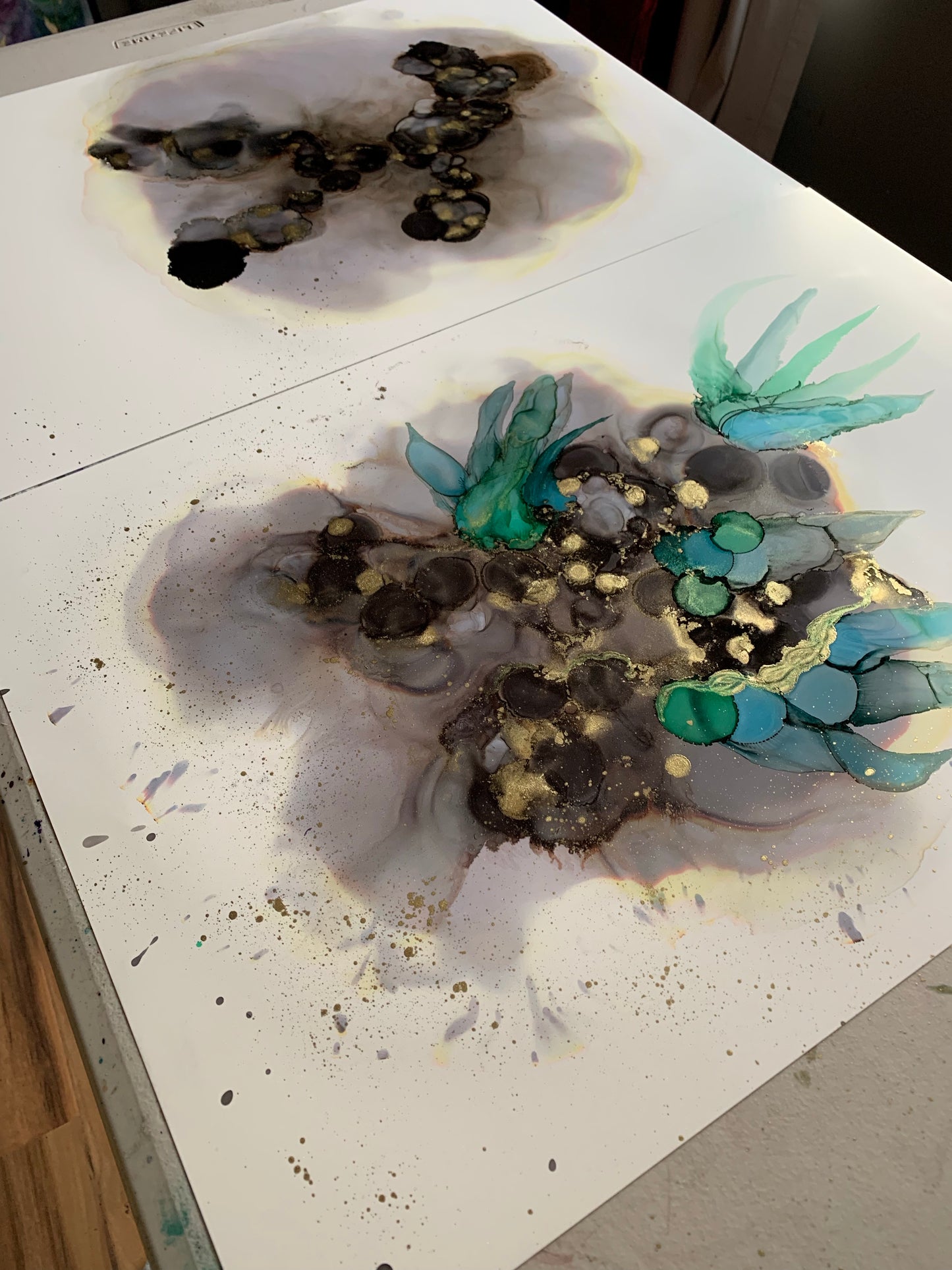 'Dancing in the Shadows I', large alcohol ink painting with flowers. Floral abstract art in black, gold and turquoise. - Aesthetic Alchemy Art