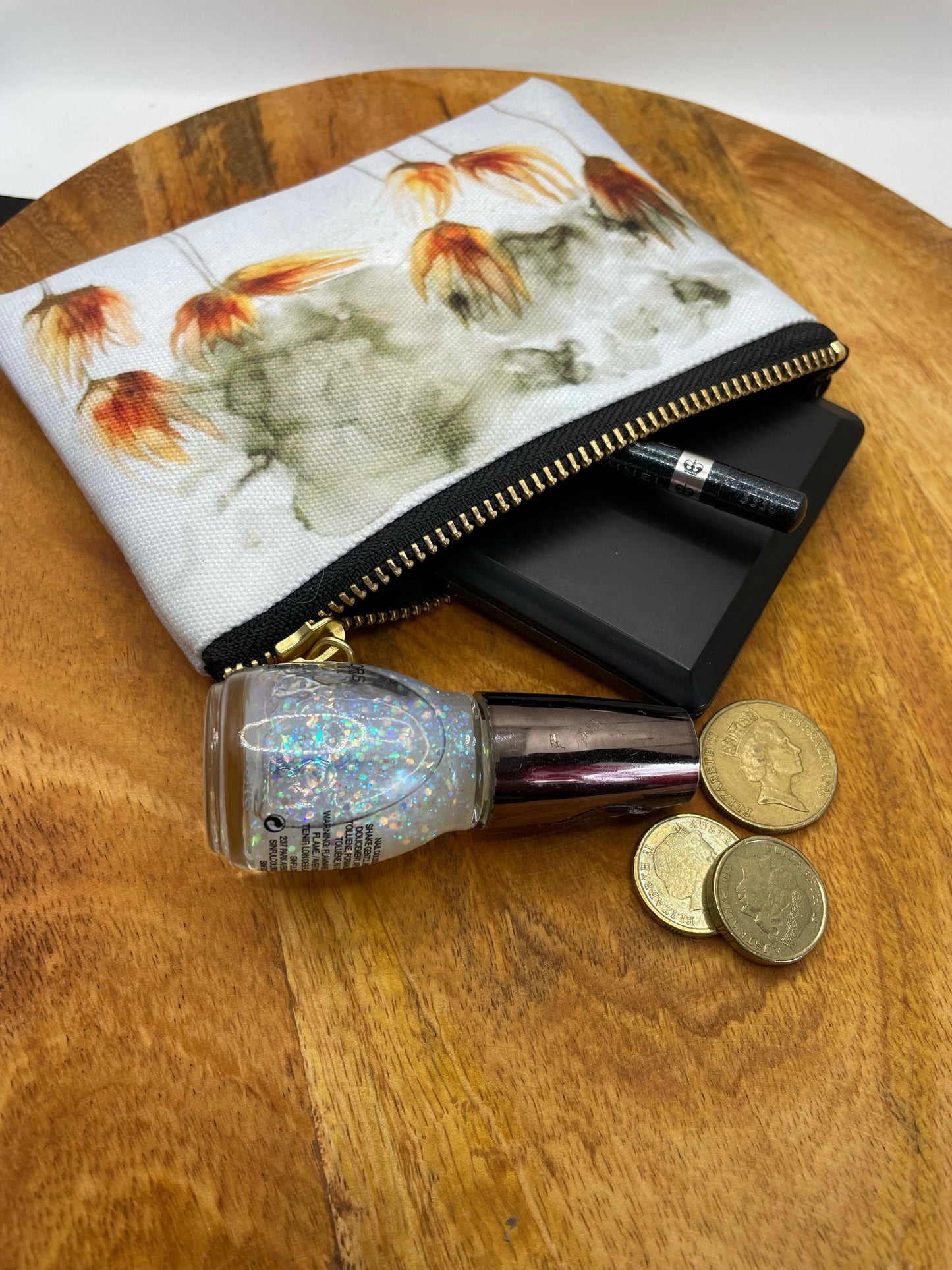 Small zip pouch Fire Storm. Small makeup bag. Coin Purse. Hand bag storage. Card holder. 10 x 15 cm.